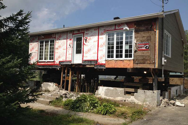 Redressement et mise à niveau de maison et bâtiment sur la Rive-Nord - Levage de maison Robert Desjardins, située à Mirabel